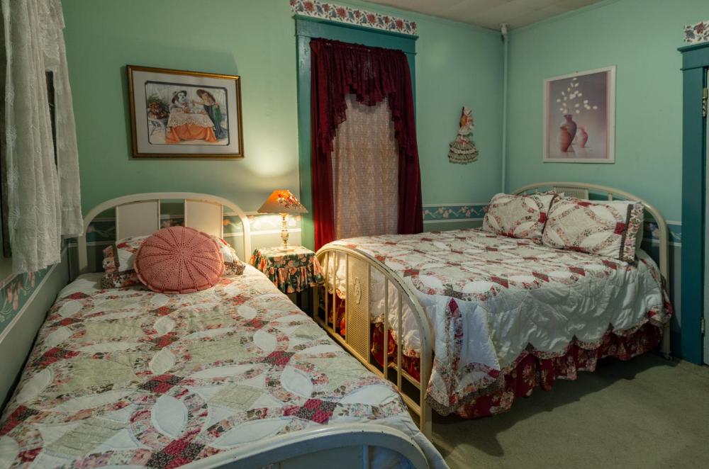 Deluxe Double or Twin Room interior