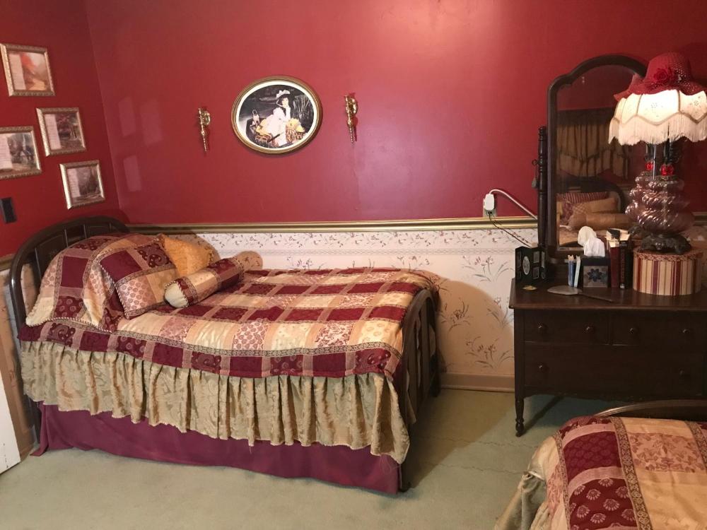 Deluxe Twin Room interior